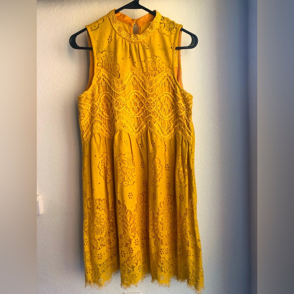 Yellow dress, sleeveless, size small, brand-entro